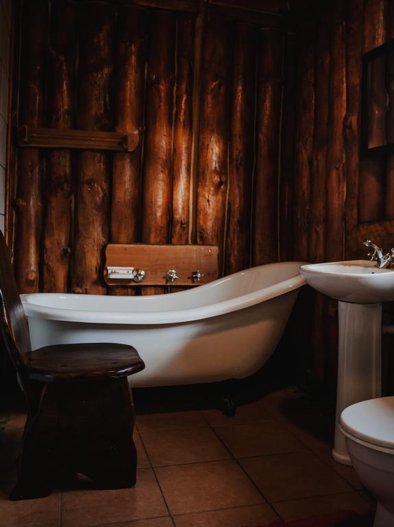 A Log Home At Buffalo Creek Swellendam Exterior foto