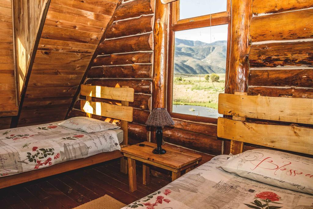 A Log Home At Buffalo Creek Swellendam Exterior foto