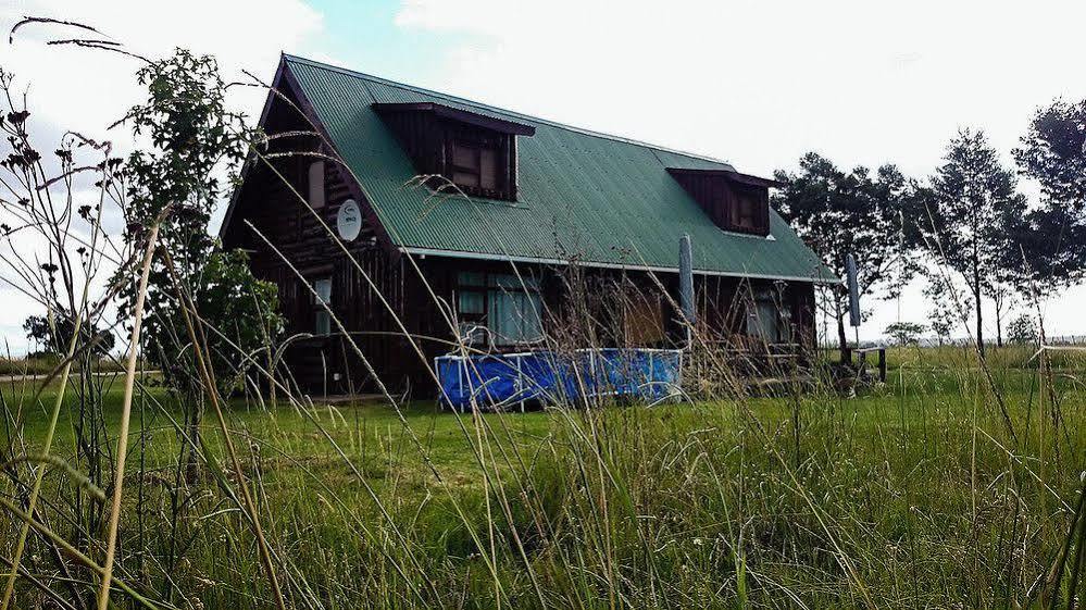 A Log Home At Buffalo Creek Swellendam Exterior foto